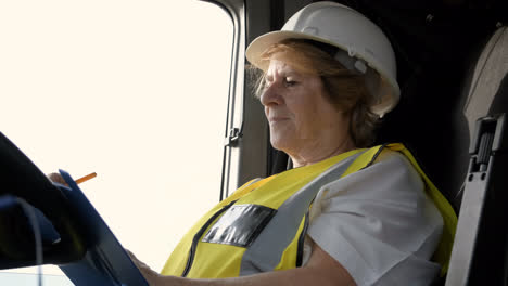 Woman-writing-on-a-clipboard