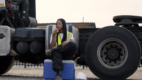 Truck-driver-eating-muffin-in-a-break