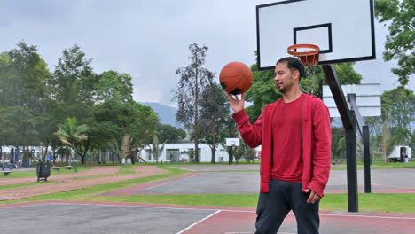 Hombre-Jugando-Con-Baloncesto