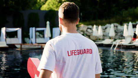 Lifeguard-at-the-pool