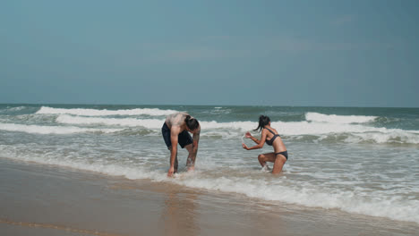 Couple-playing-at-the-shore