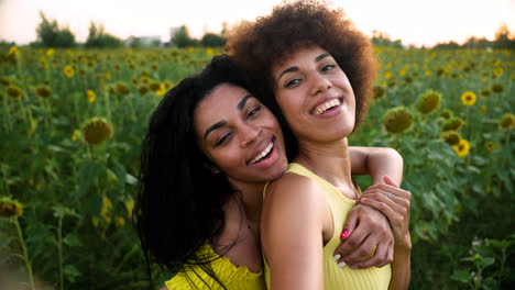 Young-women-in-a-sunflower-field