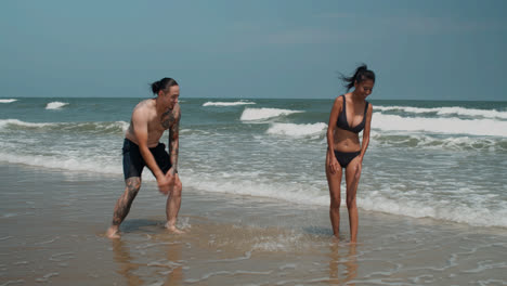 Couple-playing-at-the-shore