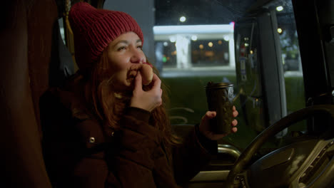 Female-driver-eating-hotdog-and-drinking