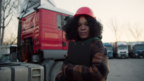 Woman-with-hardhat-posing-outdoors