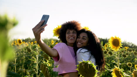 Women-in-a-sunflower-field