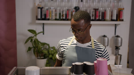 Man-working-at-the-cafe