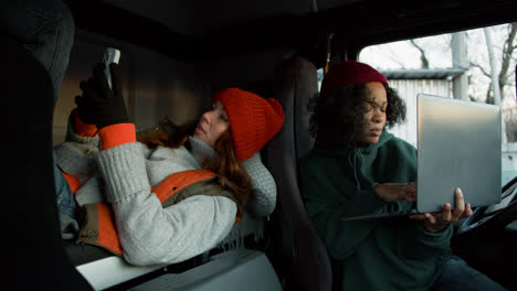 Women-using-devices-in-the-truck