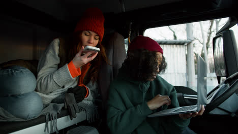 Women-using-devices-in-the-truck