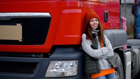 Woman-posing-at-the-front-of-the-truck