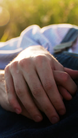 Closeup-of-couple-holding-hands