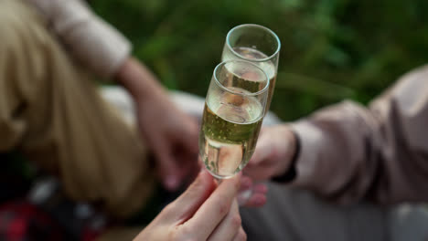 Champagne-glasses-outdoors