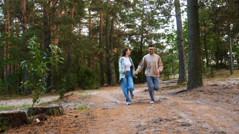 Couple-running-in-the-forest