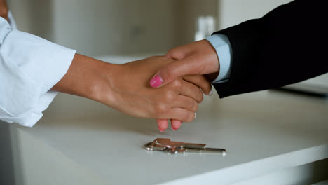 Woman-shaking-hands-with-real-estate-agent