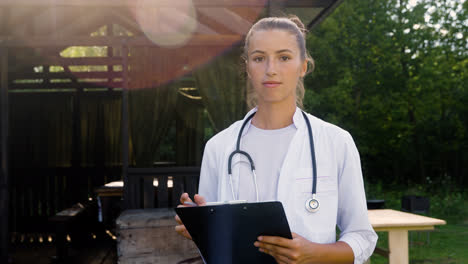 Woman-with-stethoscope-posing-outdoors