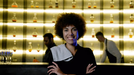 Bartender-smiling-in-the-pub