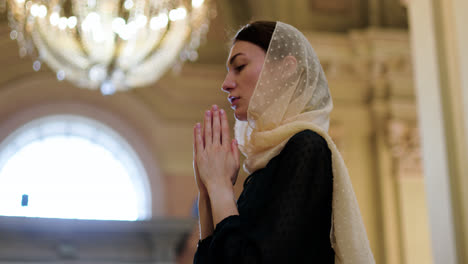 Woman-praying-in-the-church