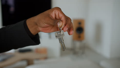 Man-holding-house-keys