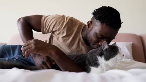 Pet-owner-with-his-cat-on-bed