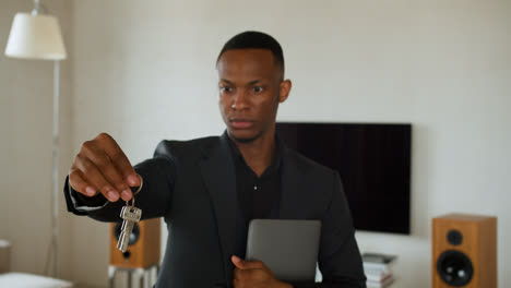 Man-with-keys-of-new-house