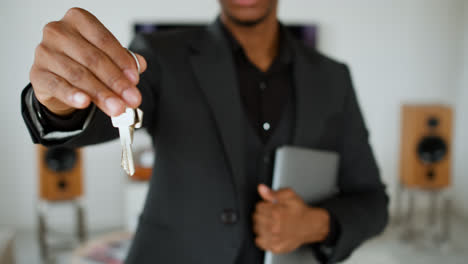 Man-with-keys-of-new-house