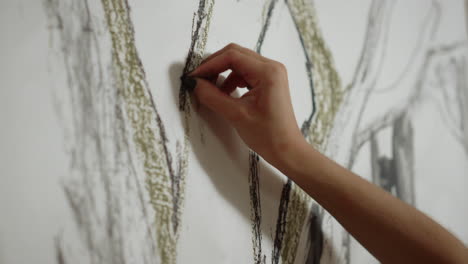 Female-painter-hand-drawing-in-art-studio