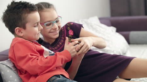 Boy-and-girl-playing-mobile-phone