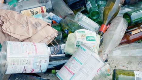 Haufen-Hausmüll-Mit-Verschiedenen-Materialien-Zum-Recycling