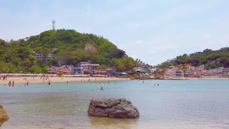 Vista-Desde-Las-Rocas-Del-Morro-De-Sao-Paulo,-Pequeño-Pueblo-Ubicado-En-La-Isla-Tinhare,-Estado-De-Bahía,-Brasil