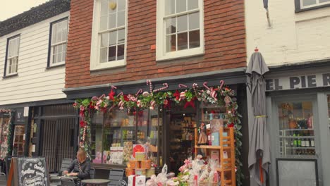 Una-Tienda-Bellamente-Decorada-En-La-Zona-De-Twickenham,-En-El-Centro-De-Londres.