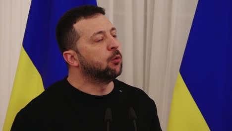 Volodymyr-Zelenskyi-Sobre-Las-Banderas-De-Ucrania