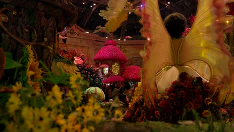 Jardín-De-Hadas-De-Las-Vegas-En-El-Jardín-Botánico-Bellagio,-Jardín-Interior-Con-Esculturas-De-Flores.