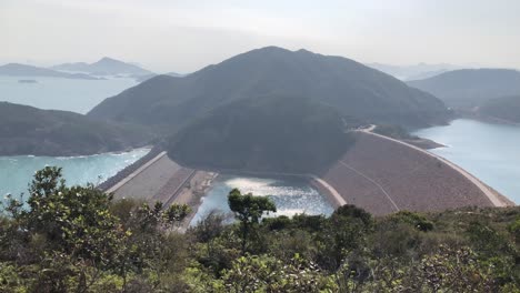 Una-Vista-De-La-Presa-Este-Desde-El-Mirador-De-Biu-Tsim-Kok-En-Hong-Kong.