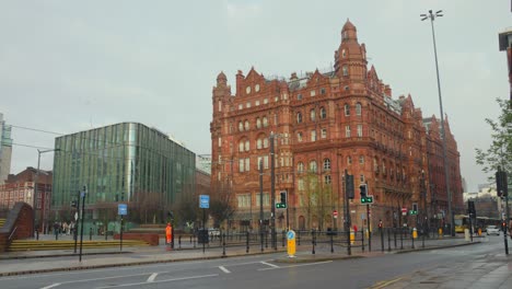 Hotel-Midland-Desde-Street-View-En-Manchester,-Inglaterra,-Reino-Unido.