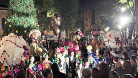 Aufnahme-Einer-Hochzeit-Und-Feiernder-Gäste-In-Chiapas,-Mexiko