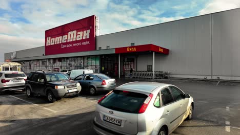 Der-Eingang-Eines-Homemax-Stores