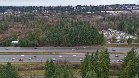 Lapso-De-Tiempo-Aéreo-Del-Flujo-De-Tráfico-En-Lynnwood,-Washington