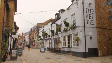 La-Calle-Comercial-Peatonal-En-El-Distrito-Londinense-De-Twickenham.