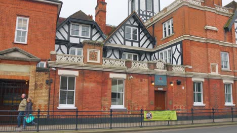 Profilansicht-Der-Außenarchitektur-Des-Radnor-House-Im-Stadtteil-Twickenham-In-London,-England