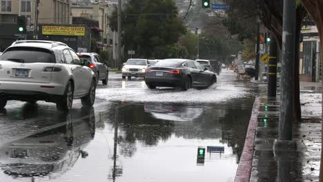 Las-Calles-Se-Inundan-Durante-Las-Fuertes-Lluvias.