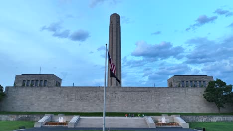 Liberty-Memorial-Tower-In-Kansas-City,-MO