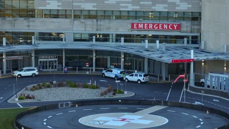 Señales-De-Emergencia-Y-Helipuerto-En-El-Hospital-De-EE.UU.