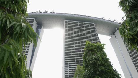 Walking-past-an-alley-towards-the-famous-Marina-Bay-Sands-hotel-in-Singapore