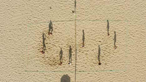 Largas-Sombras-De-Gente-Jugando-Voleibol-De-Playa.