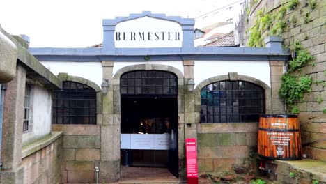 Fachada-Exterior-De-La-Bodega-Burmester-En-Vila-Nova-De-Gaia,-Portugal