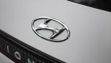 hyundai-ioniq-5,-auto-electrico-moderno,-green-energy,-sustainable-energy