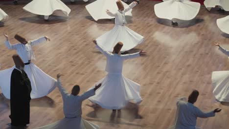 Sufi-Whirling-Dervishes-Dance-In-Konya,-Turkey