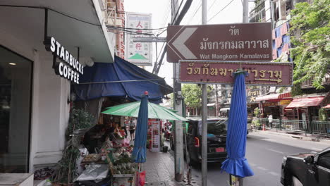 Traffic-Downtown-Chinatown-in-Bangkok,-Thailand