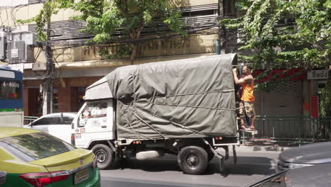 Busy-Street-Traffic-in-Chinatown-Downtown-Bangkok,-Thailand