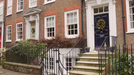 Shot-of-row-of-house-entrance-doors-with-Twickenham-architecture-in-London,-England-on-a-cloudy-day